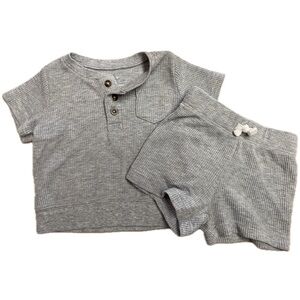 6 Months Carter’s Baby Boy Gray Waffle Print Thermal Shirt and Shorts Set